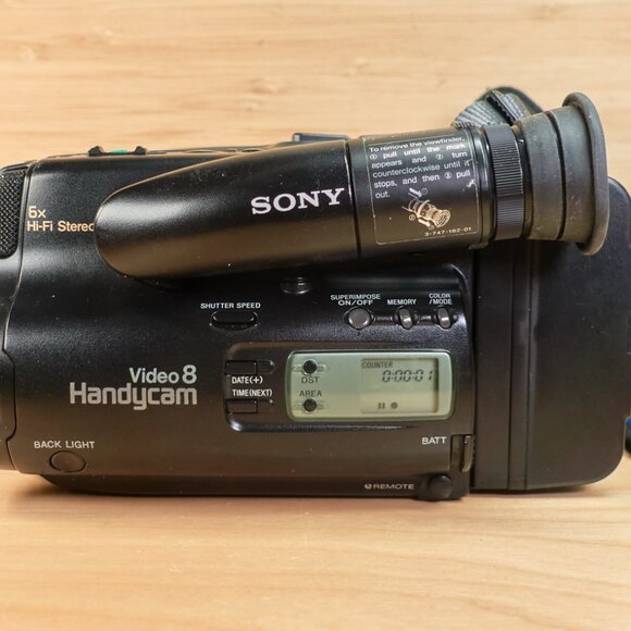 Sony Handycam CCD-TR51 NTSC Video8 Camera Camcorder, Made in Japan - Picture 3 of 7